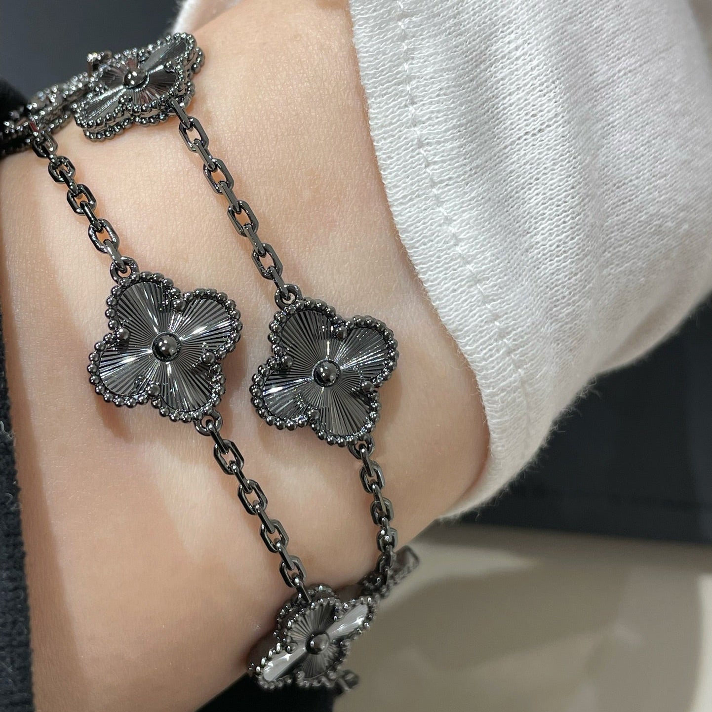 [Elite]CLOVER 5 MOTIF BLACK BRACELET
