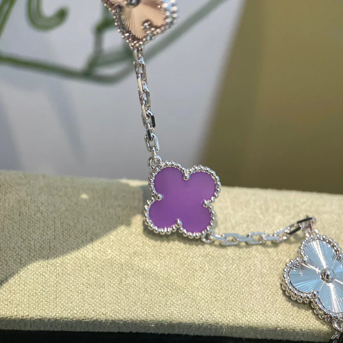 [Elite] CLOVER 5 MOTIF VIOLET BRACELET COLLECTION