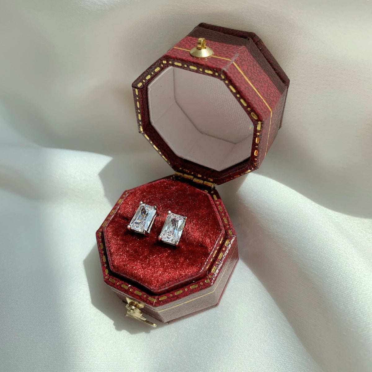 [Elite]Stylish Shiny Rectangular Center Stone Stud Earrings