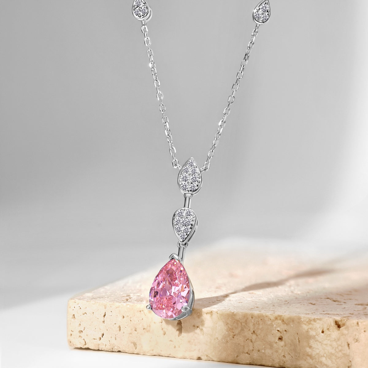 [Elite]Dazzling Pear Cut Necklace
