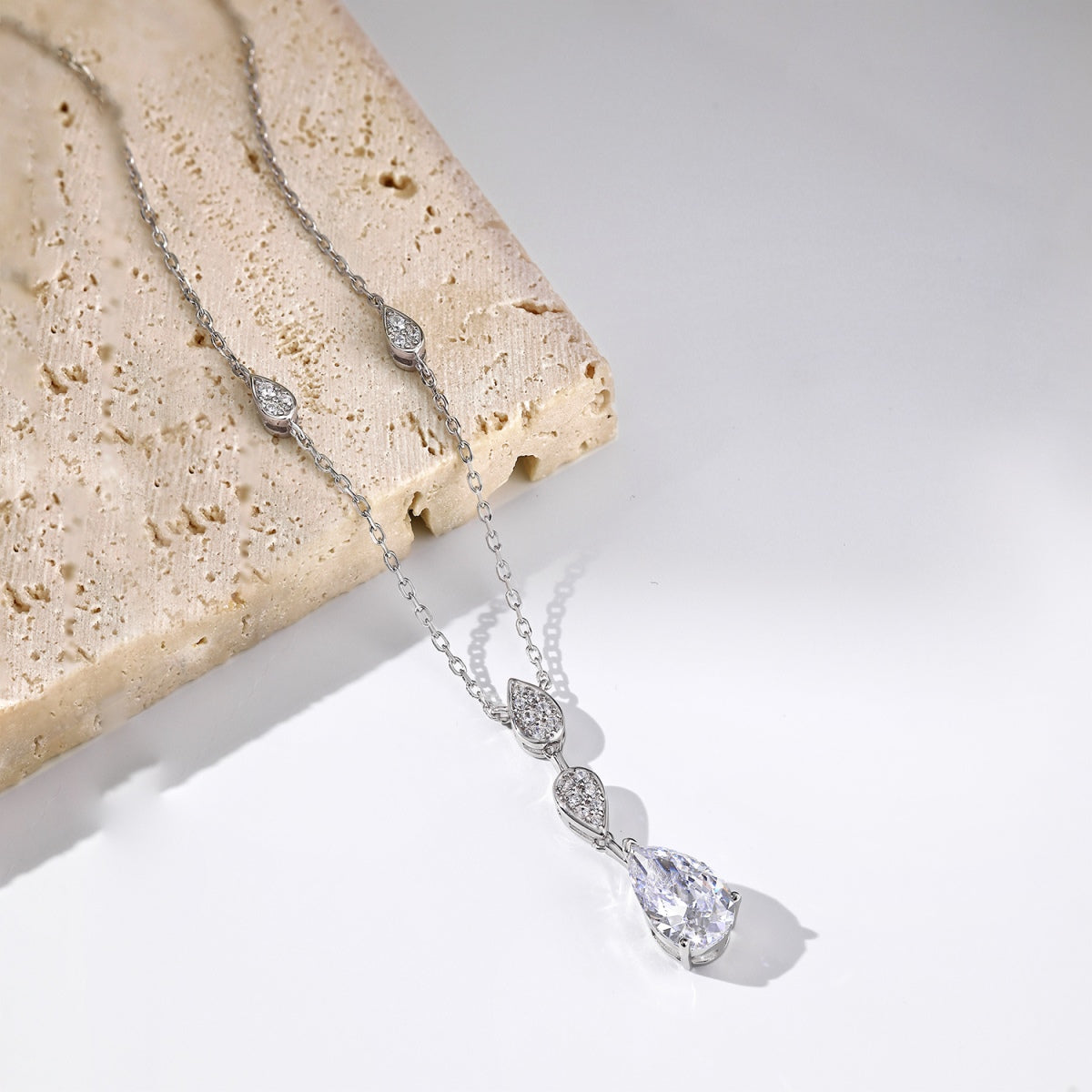 [Elite]Dazzling Pear Cut Necklace