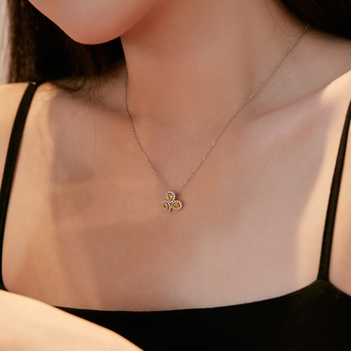 [Elite]Elegant Flower Shape Pear Cut Necklace