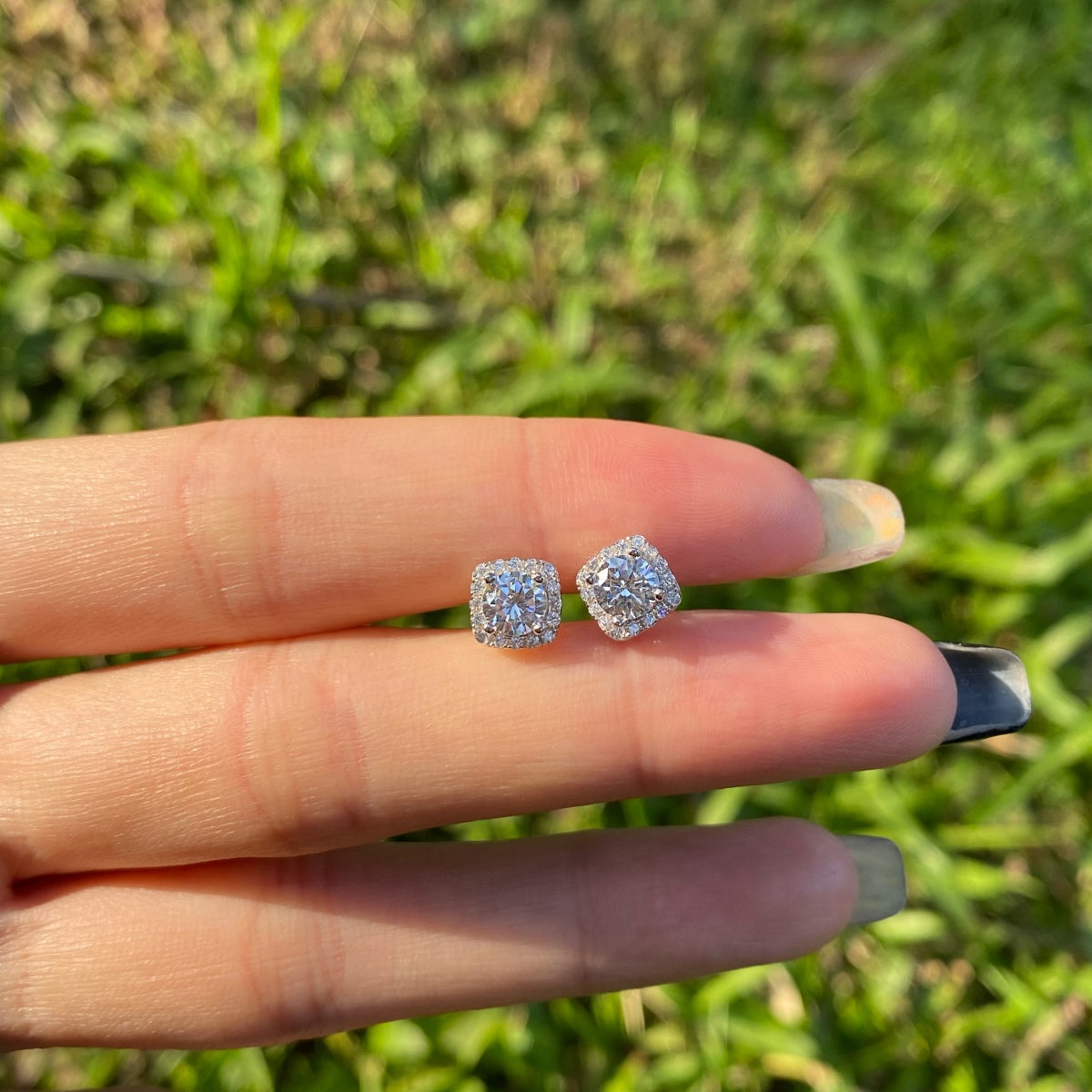 [Elite]Classic Round Center Stone Stud Earrings