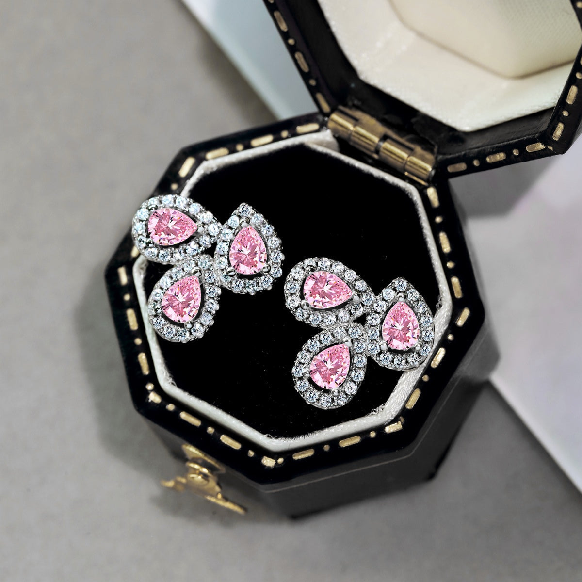 [Elite]Ornate Flower Shape Pear Cut Lover Earrings