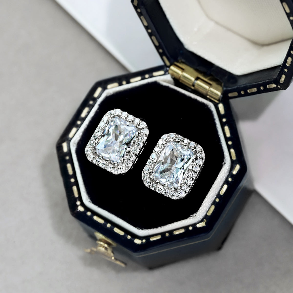 [Elite]1.0 Carat Luxurious Dainty Emerald Cut Daily Earrings