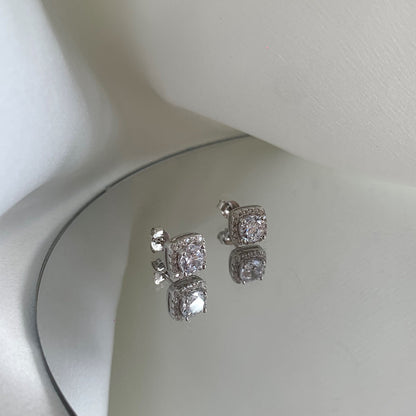 [Elite]Classic Round Center Stone Stud Earrings