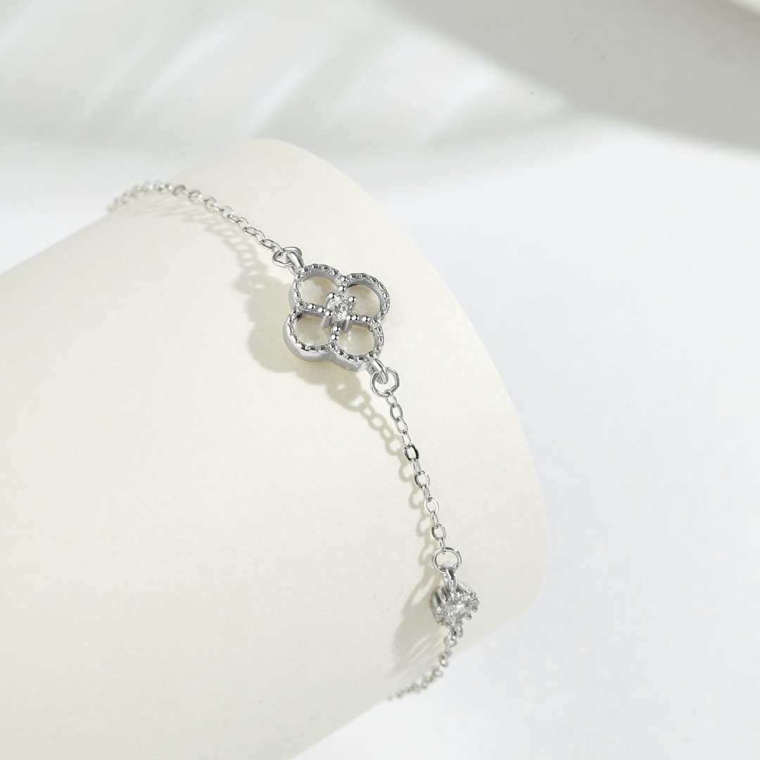[Elite]Delicate Four Leaf Clover Bracelet