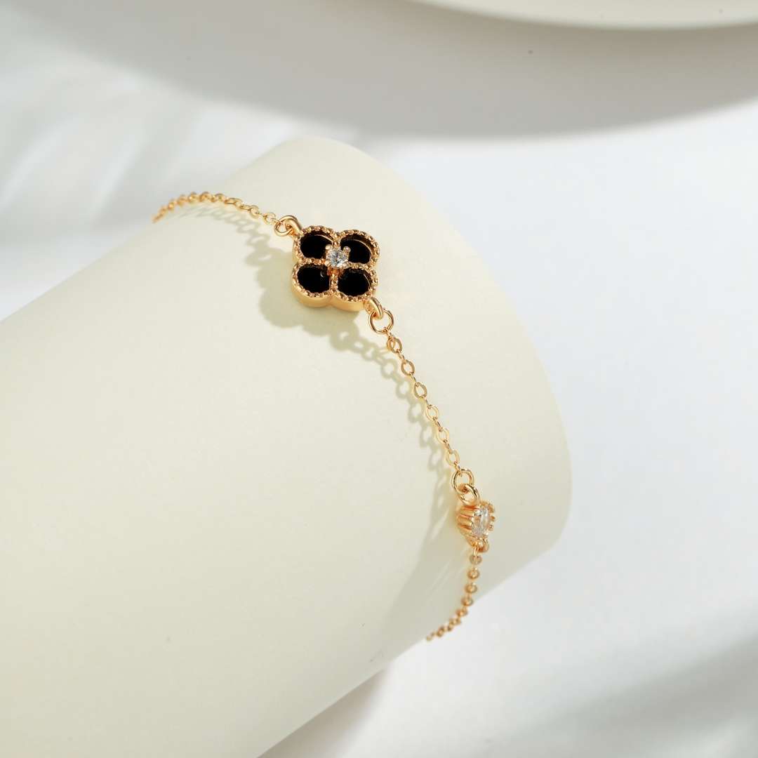 [Elite]Delicate Four Leaf Clover Bracelet