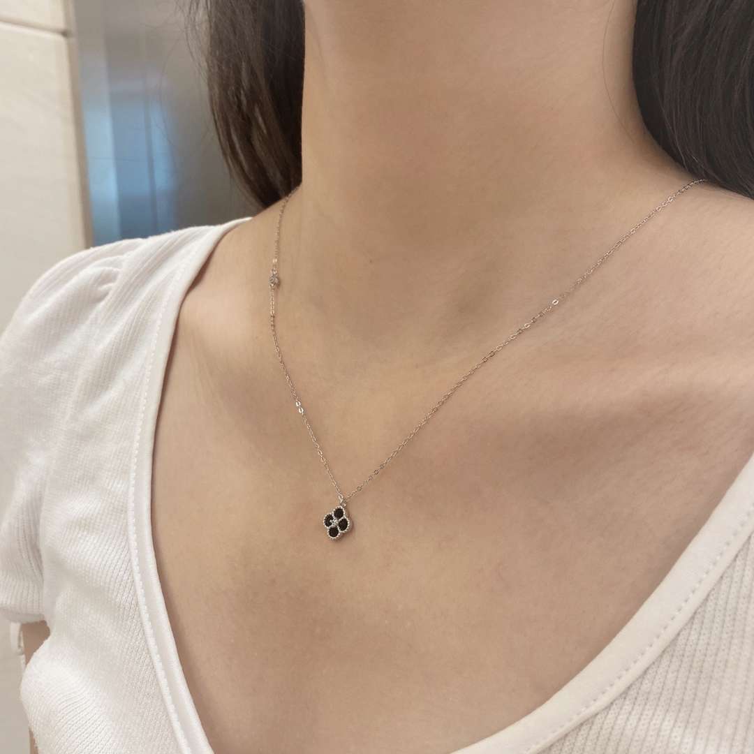 [Elite]Delicate Flower Shape Necklace