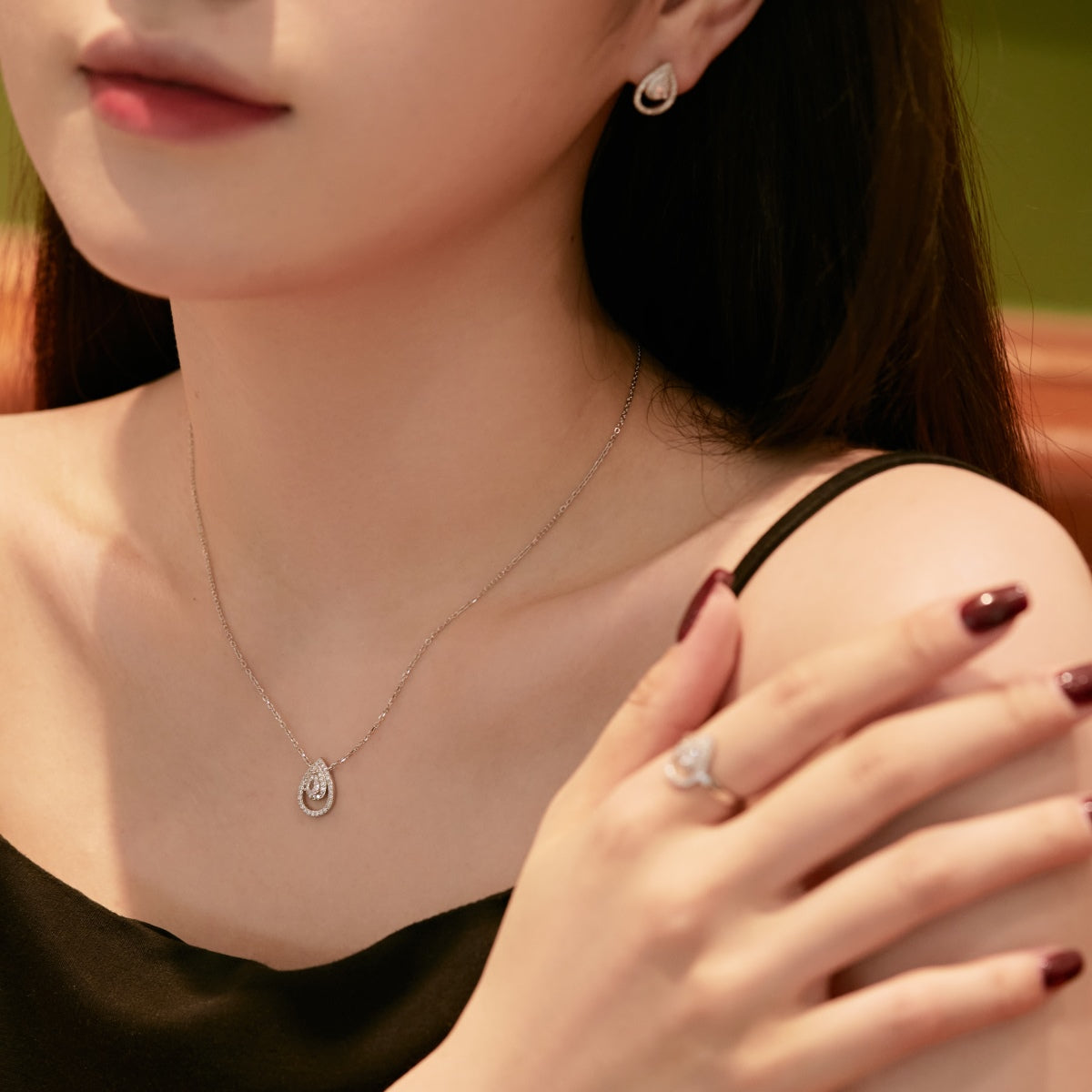 [Elite]Sparkling Pear Cut Necklace