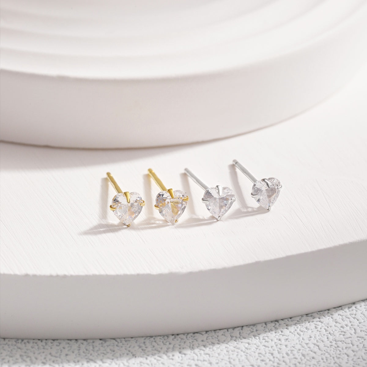 [Elite]Sparkling Heart Shaped Simple Earrings