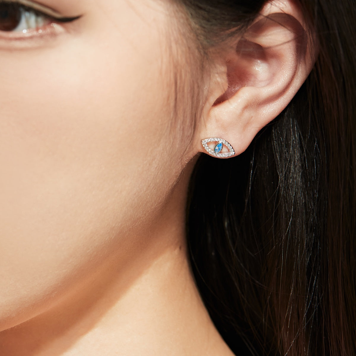 [Elite]Blue Devil Eyes Hollow Stud Earrings