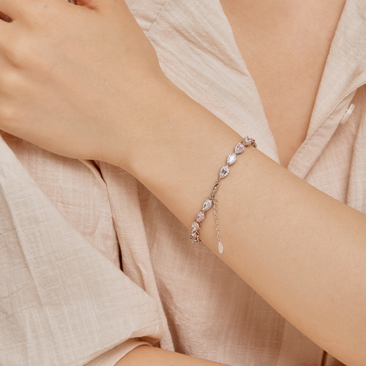 [Elite]0.25 Carat Radiant Water Drop Shape Daily Bracelet