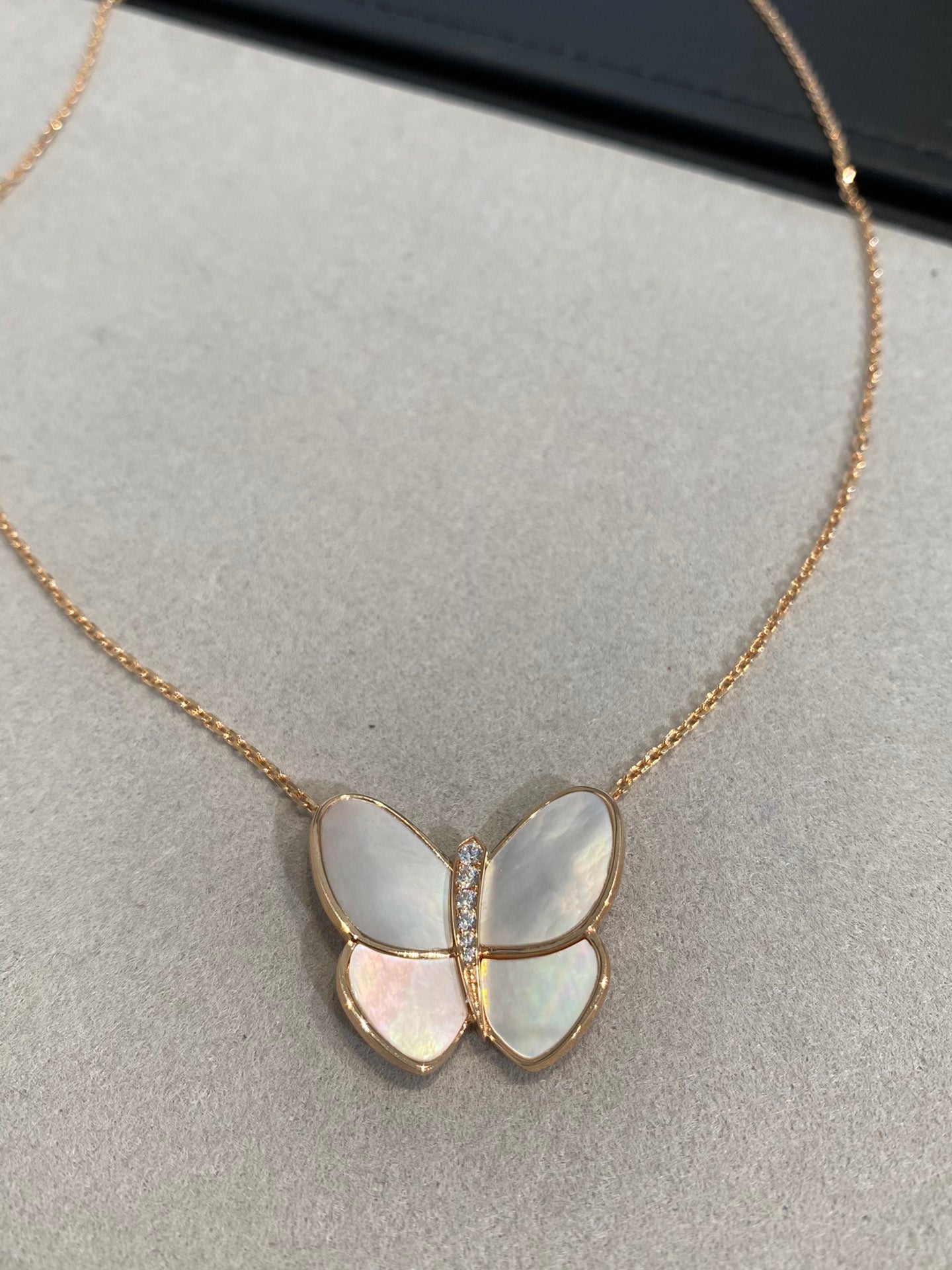 [Elite]BUTTERFLY GOLD MOP DIAMOND NECKLACE