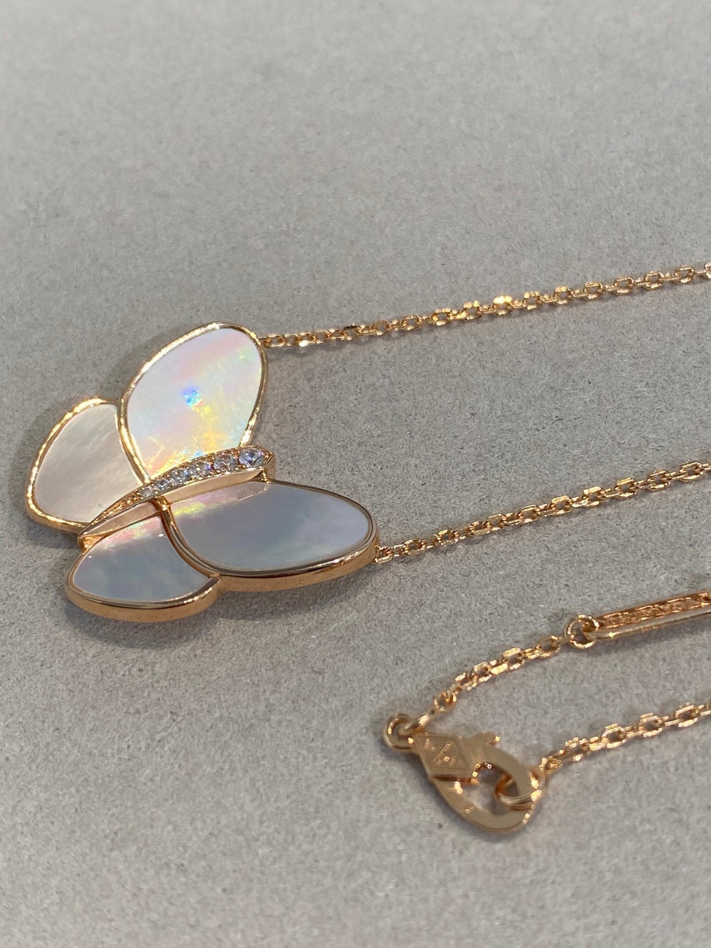 [Elite]BUTTERFLY GOLD MOP DIAMOND NECKLACE