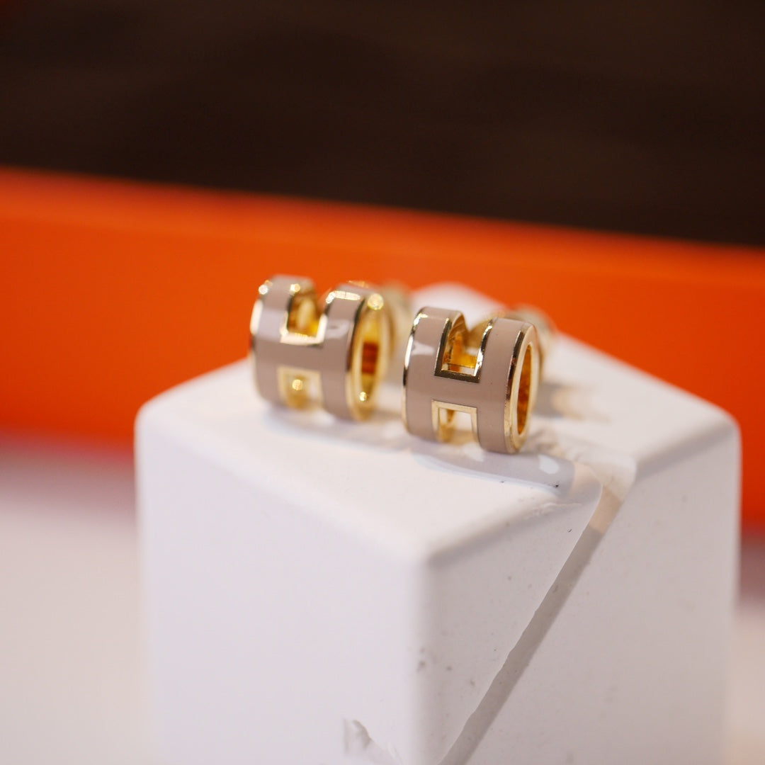 [Elite]MINI POP H GOLD EARRINGS GREY
