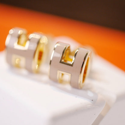 [Elite]MINI POP H GOLD EARRINGS GREY