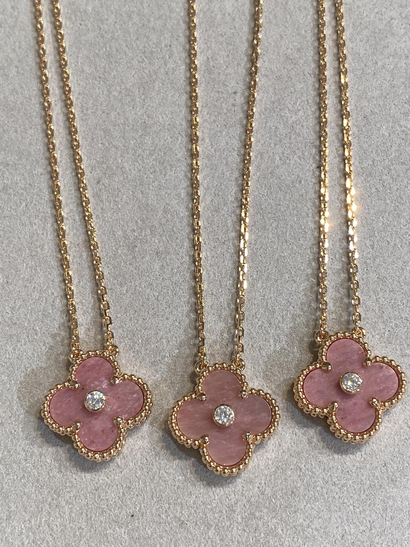 [Elite]CLOVER 15MM DIAMOND RHODONITE NECKLACE