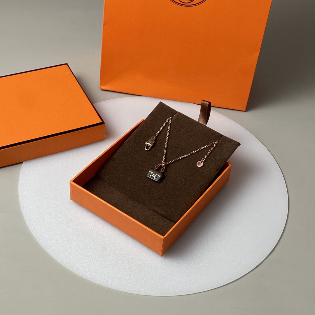 [Elite]CONSTANCE BLACK PEDANT PINK GOLD NECKLACE
