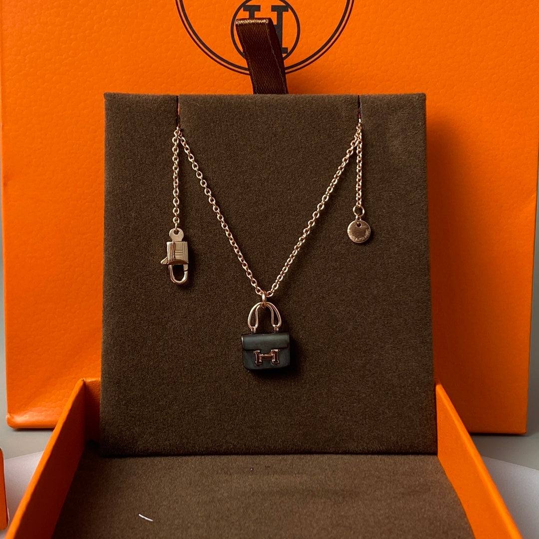 [Elite]CONSTANCE BLACK PEDANT PINK GOLD NECKLACE