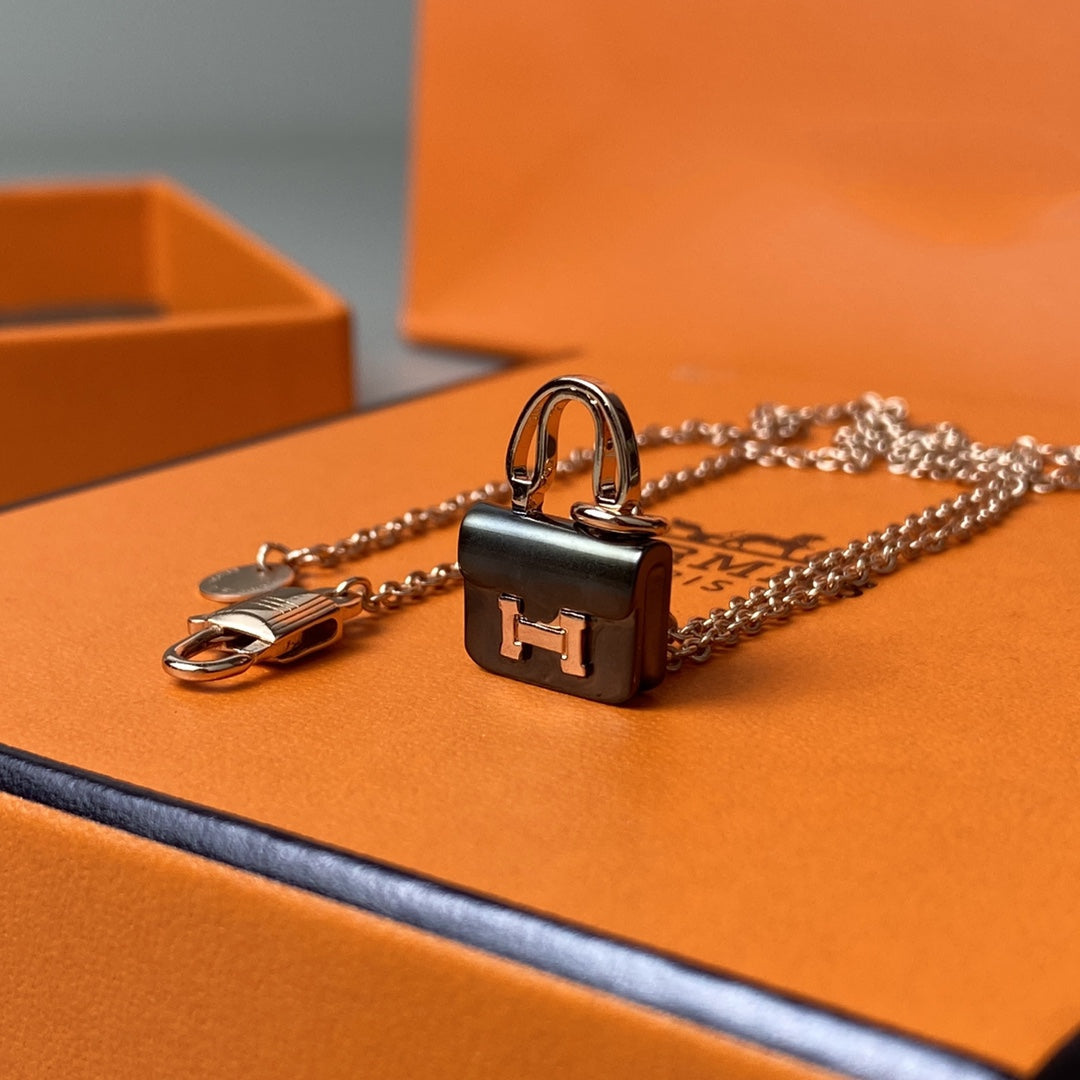 [Elite]CONSTANCE BLACK PEDANT PINK GOLD NECKLACE