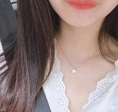 [Elite]CLOVER MINI 9.5MM WHITE MOTHER-OF-PEARL NECKLACE