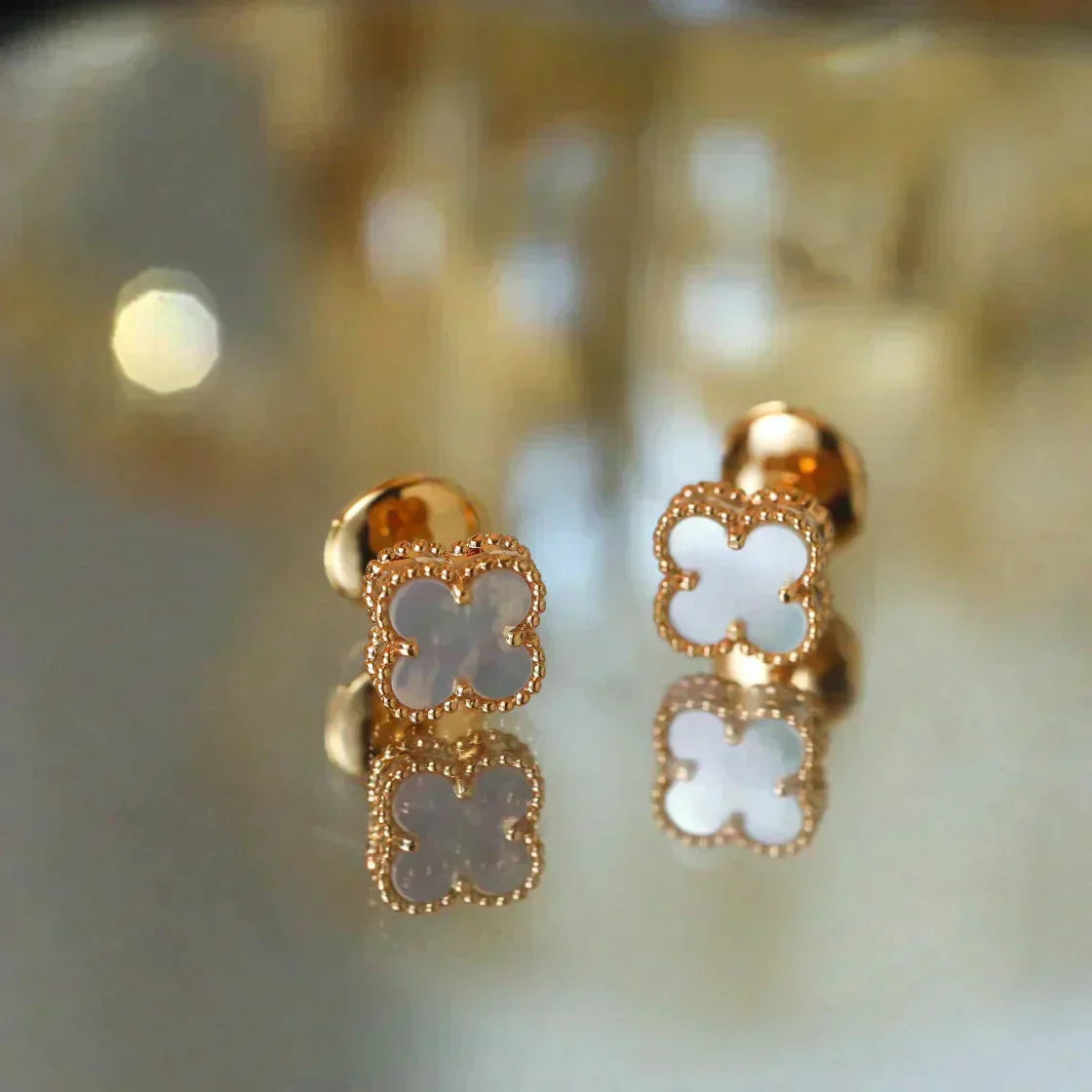 [Elite]CLOVER MINI 9.5MM WHITE MOP EARRINGS