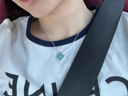 [Elite]CLOVER 1 DIAMOND LIGHT BLUE SILVER NECKLACE