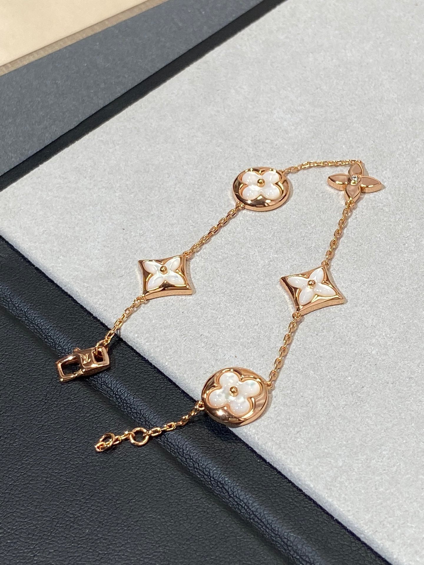 [Elite]STAR AND SUN 5 MOTIF MOP PINK GOLD BRACELET