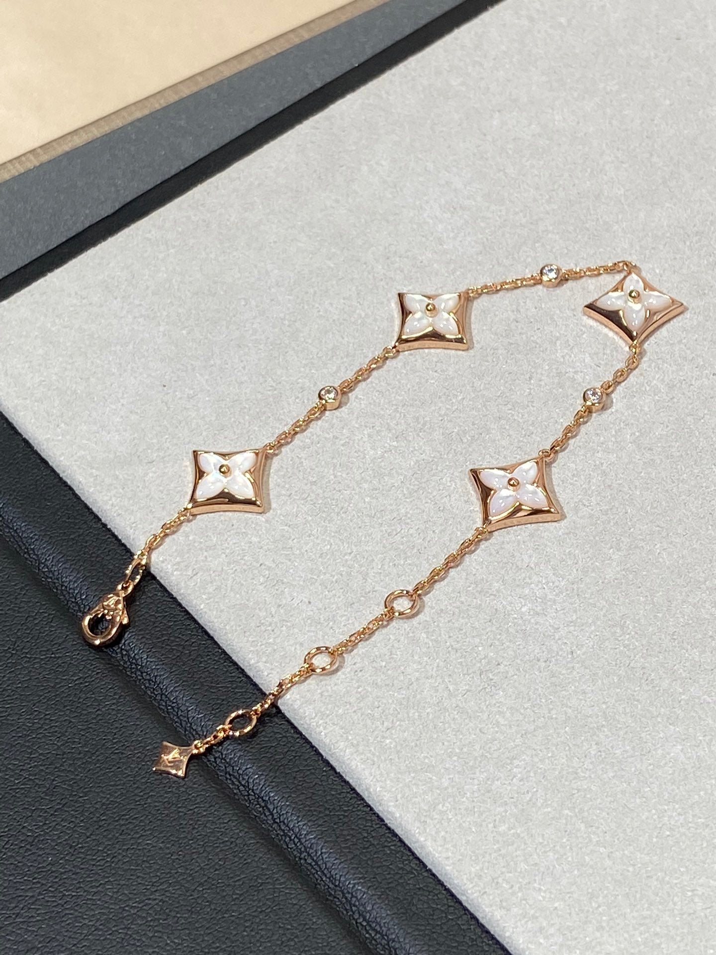 [Elite]STAR 4 MOTIF MOP DIAMOND PINK GOLD BRACELET