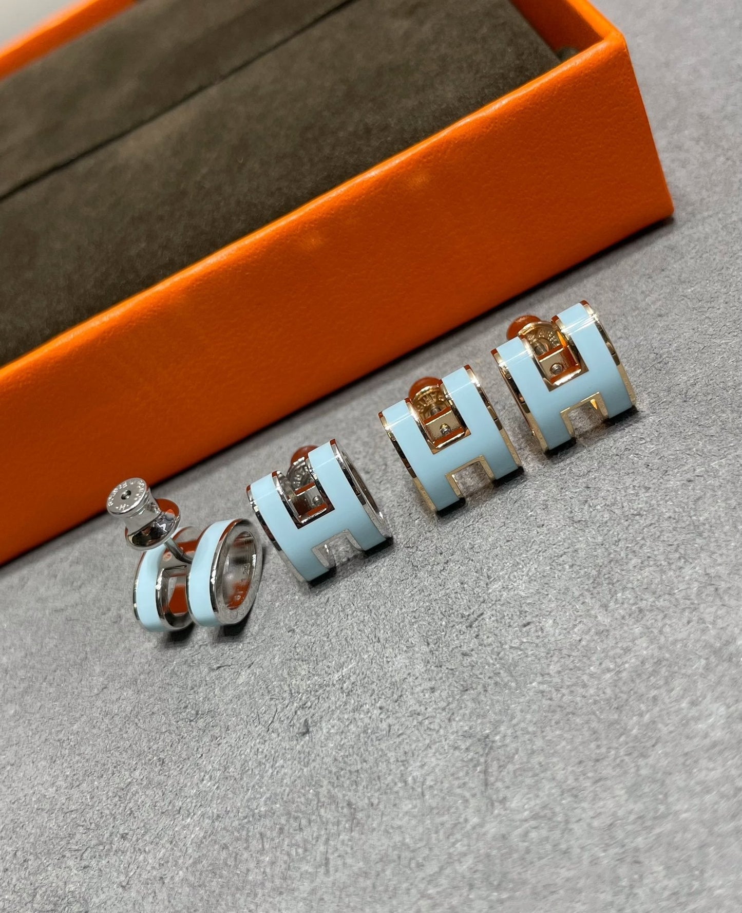 [Elite]POP H SKY BLUE STUD EARRINGS