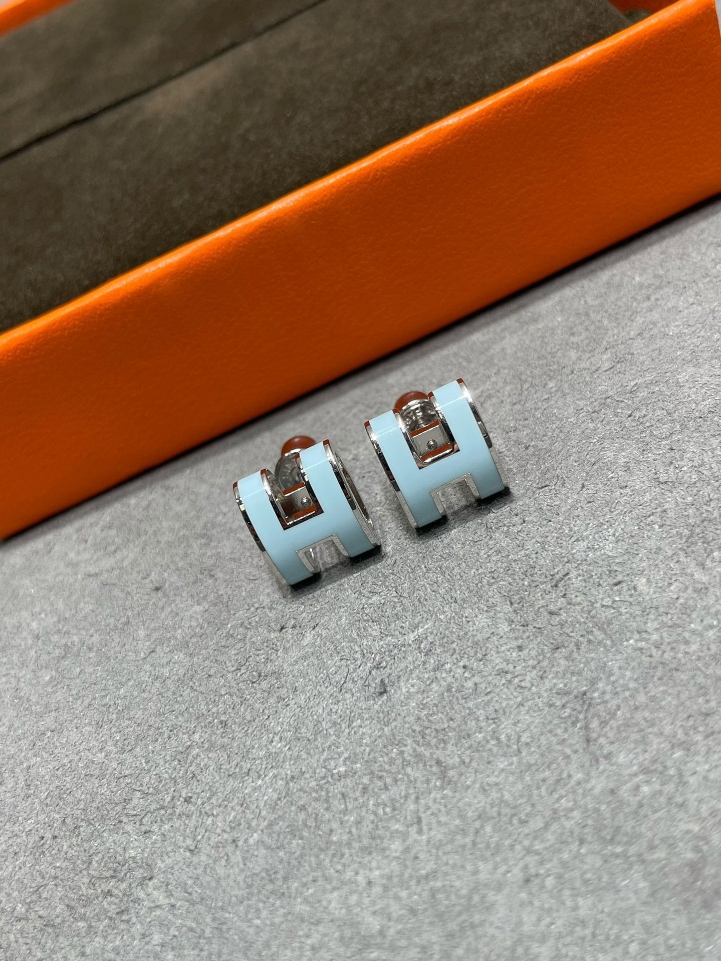 [Elite]POP H SKY BLUE STUD EARRINGS