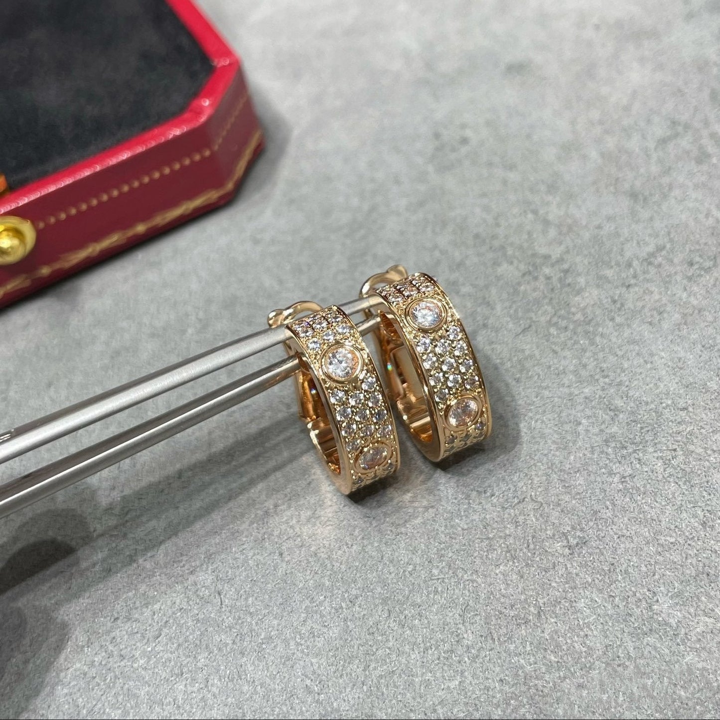 [Elite]LOVE 5.5MM DIAMOND PAVED EARRINGS
