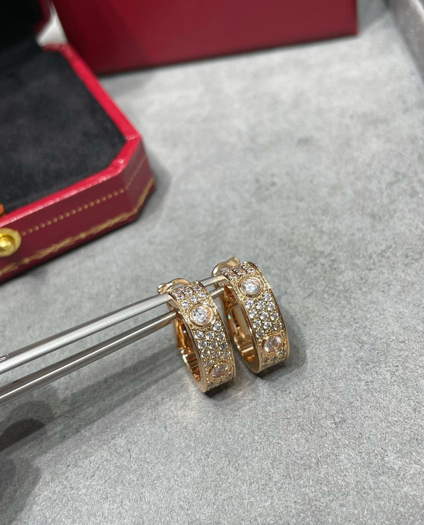 [Elite]LOVE 5.5MM DIAMOND PAVED EARRINGS