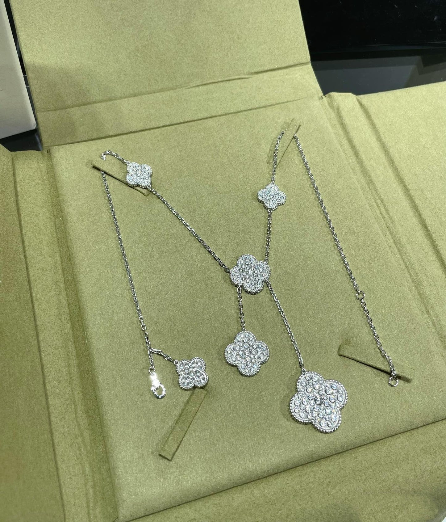 [Elite]CLOVER 6 MOTIF DIAMOND PAVED NECKLACE