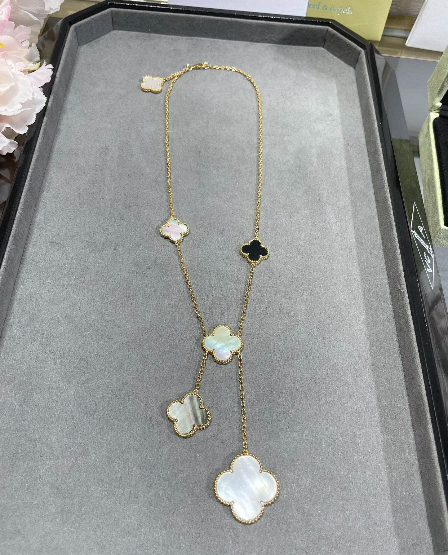 [Elite]CLOVER 6 MOTIF MOP ONYX GOLD NECKLACE