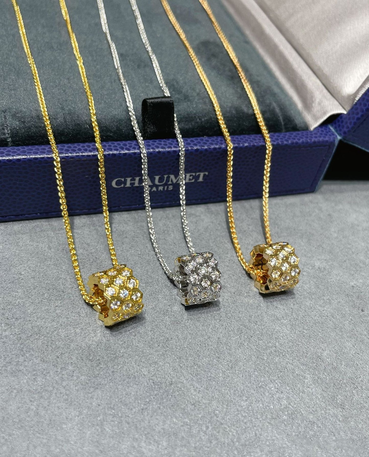 [Elite]BEE LOVE DIAMOND PAVED 3 ROW NECKLACE