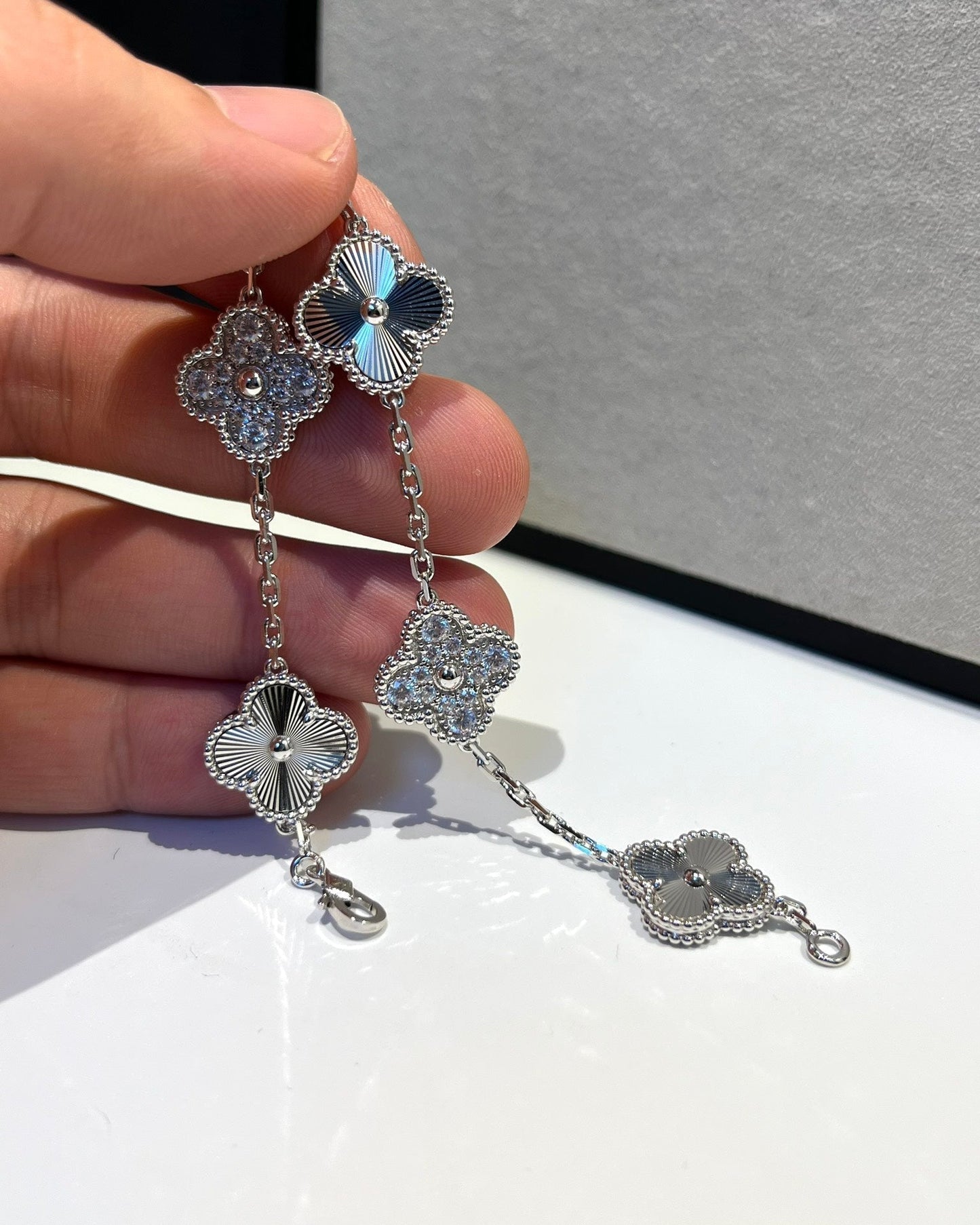 [Elite] CLOVER 5 MOTIF LASER BRACELET COLLECTION