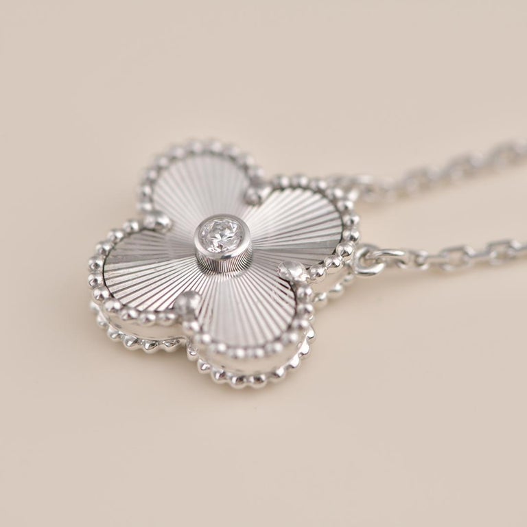 [Elite]CLOVER  15MM DIAMOND LASER NECKLACE SILVER