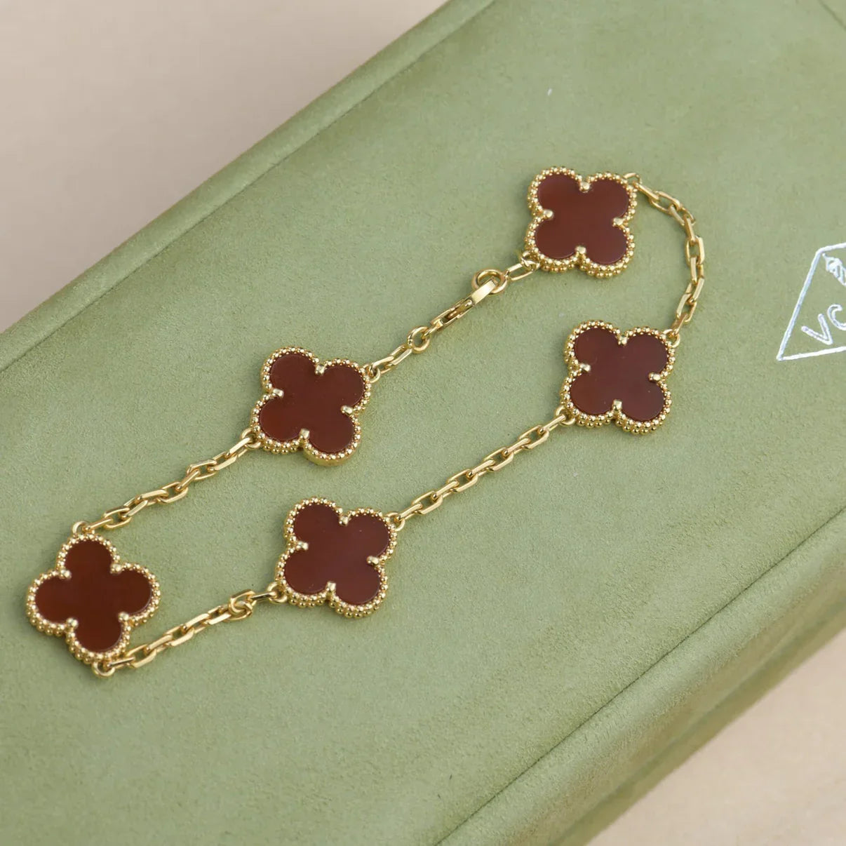 [Elite] CLOVER 5 MOTIF RED CORNELIAN BRACELET COLLECTION