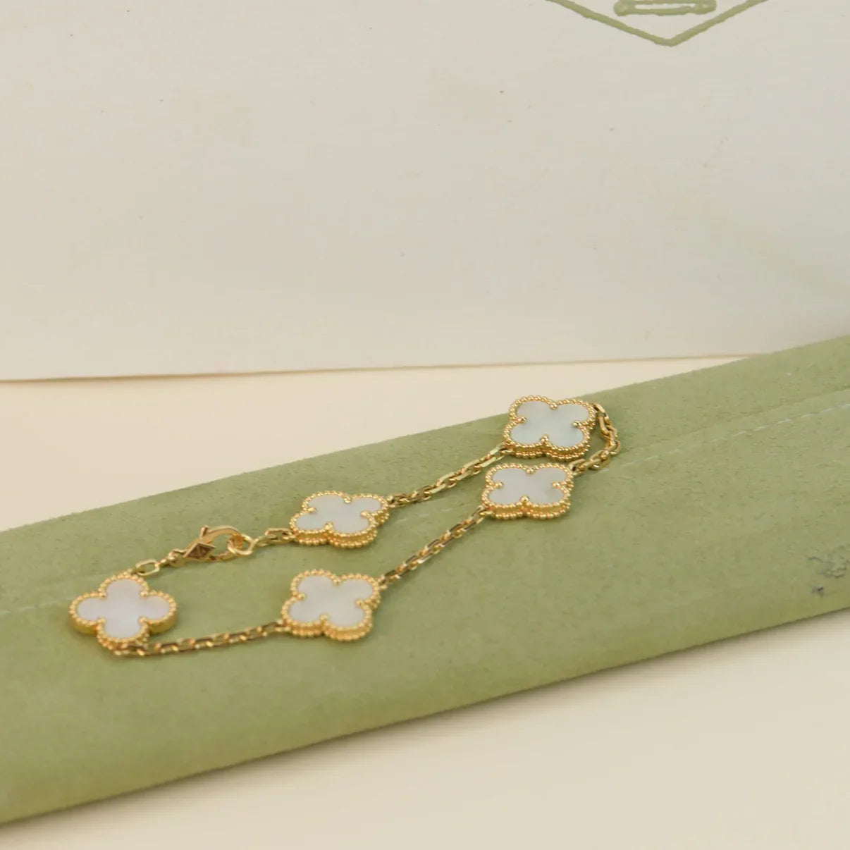 [Elite]CLOVER WHITE PEARL MOP 5 MOTIF BRACELET COLLECTION