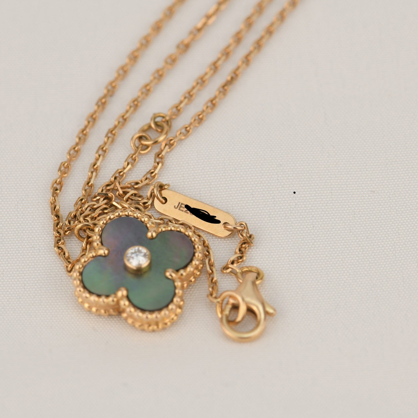 [Elite]CLOVER 15MM DIAMOND AND MOTHER-OF-GREY NECKLACE