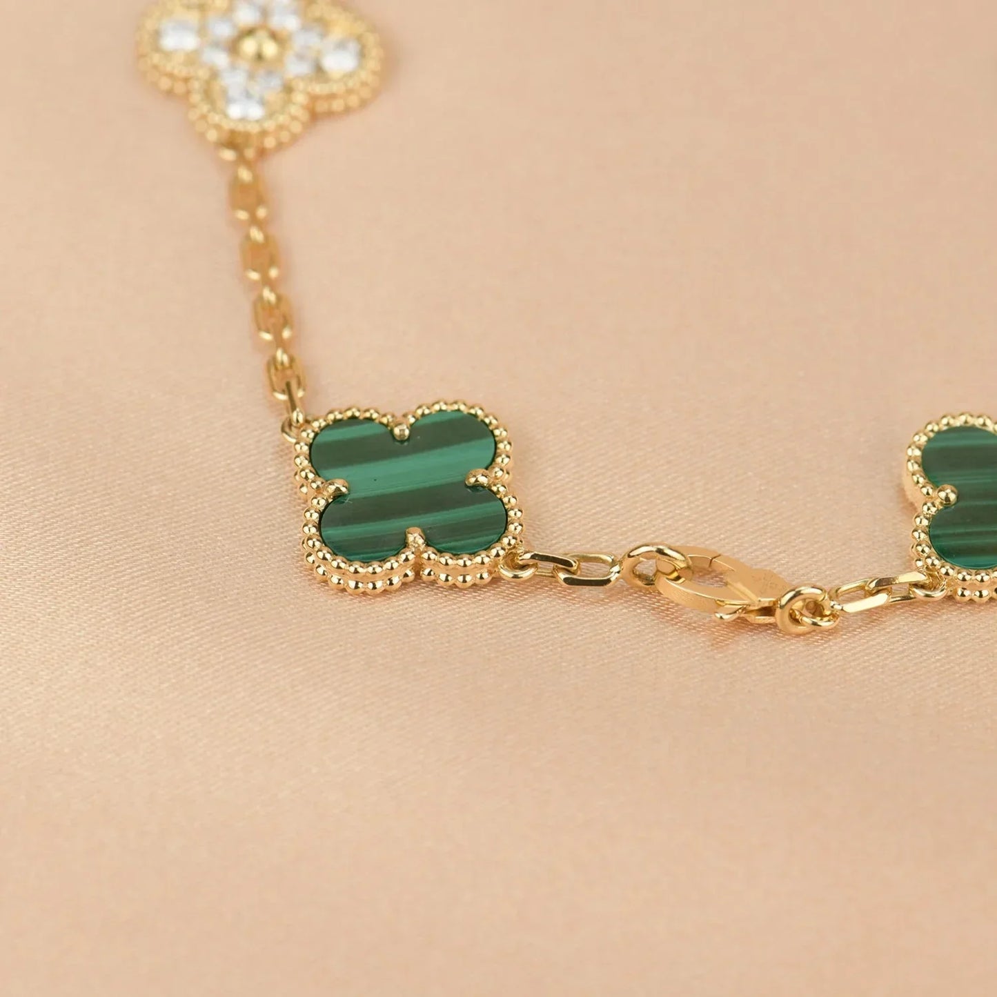 [Elite] CLOVER 5 MOTIF MALACHITE BRACELET COLLECTION