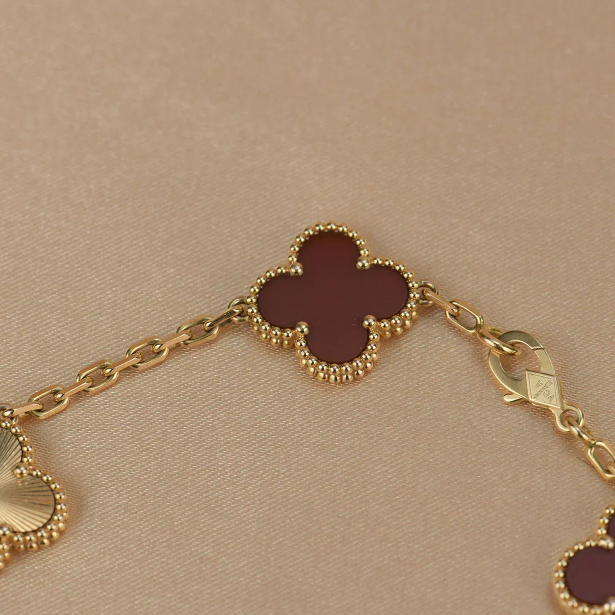 [Elite] CLOVER 5 MOTIF RED CORNELIAN BRACELET COLLECTION
