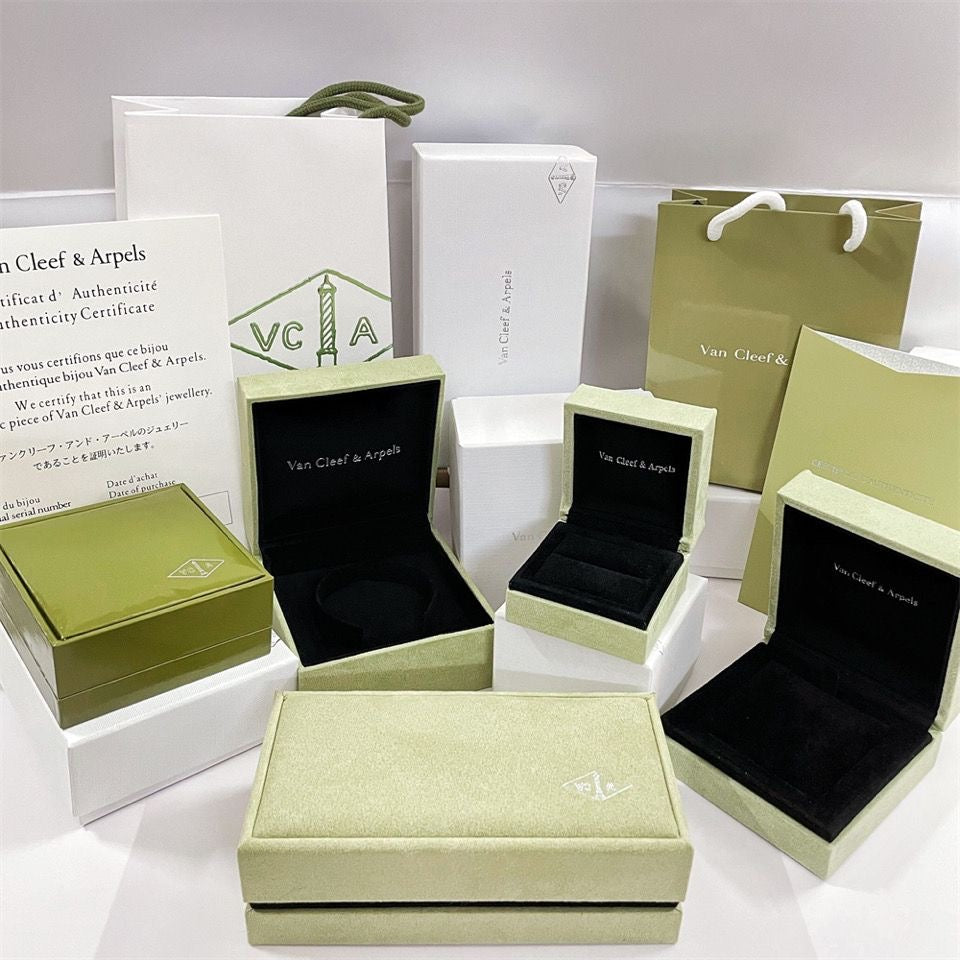 [Elite]VA CLOVER BRACELET NECKLACE RING BOX GIFT BAG