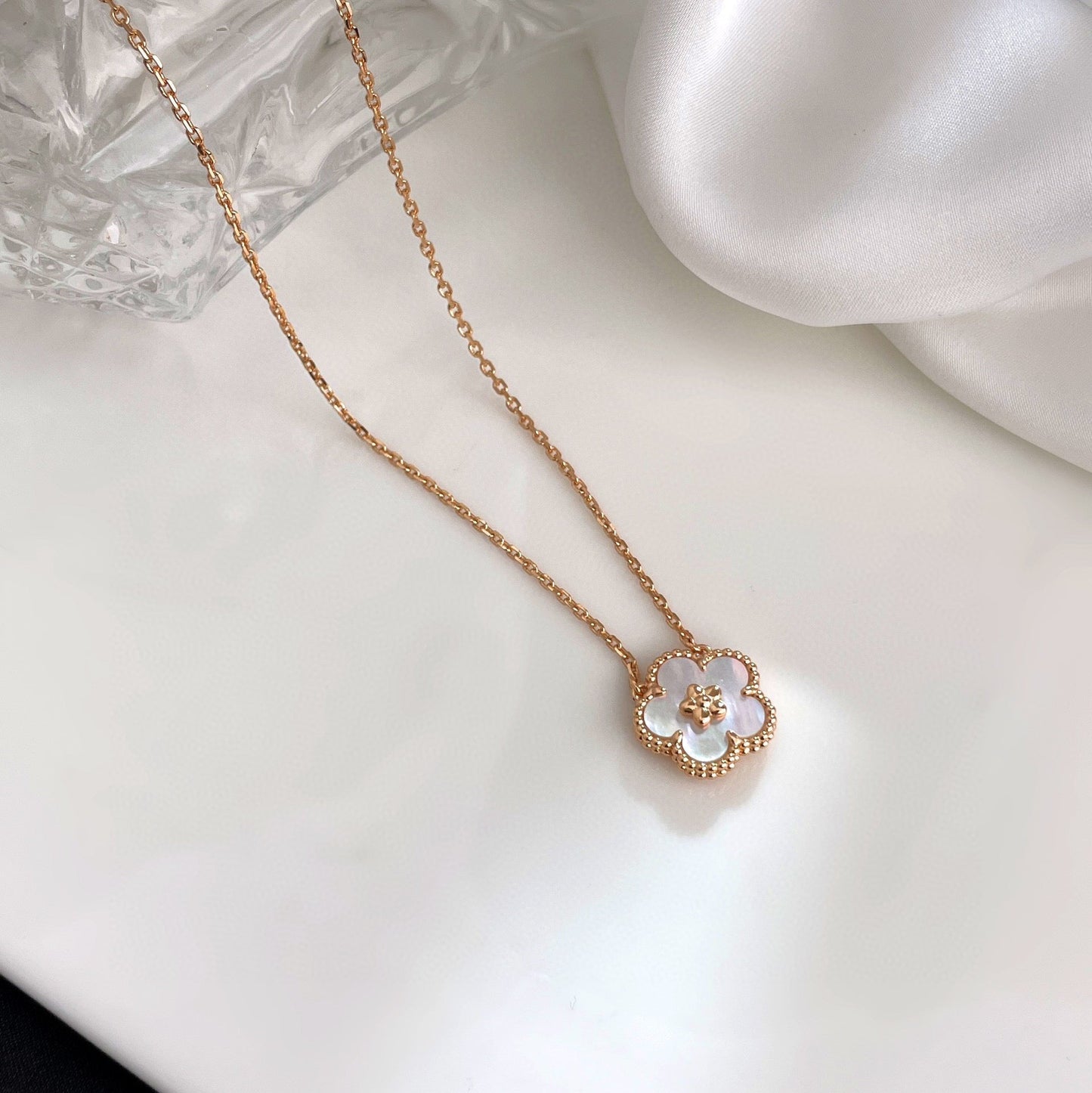 [Elite]LUCKY  WHITE MOP  PLUM BLOSSOM NECKLACE