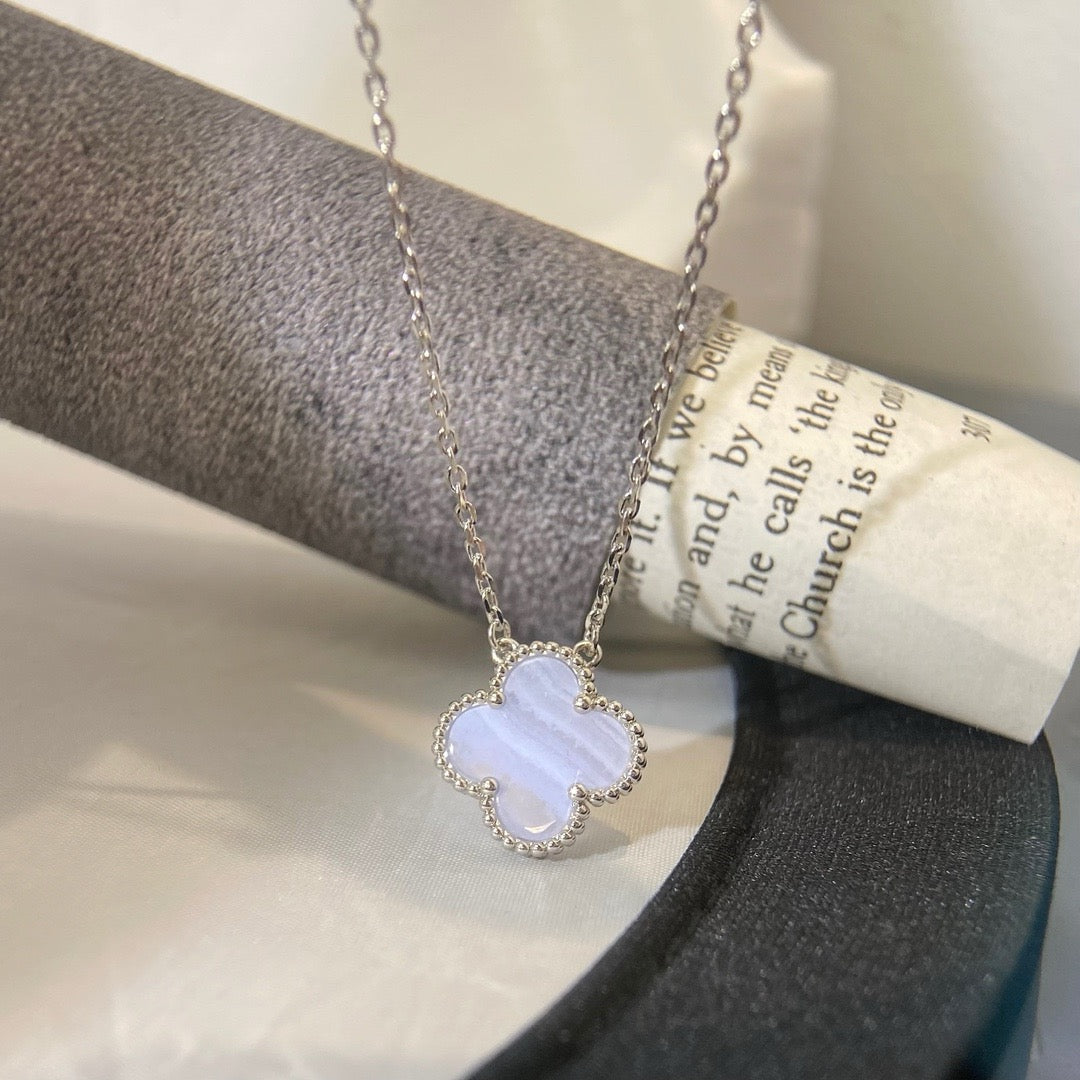 [Elite]CLOVER 15MM BLUE CHALCEDONY NECKLACE SILVER