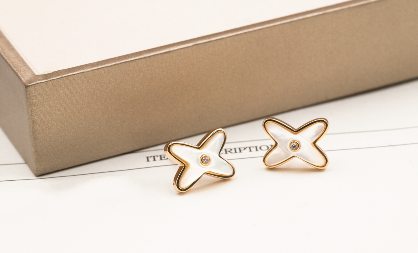 [Elite]JEUX DE WHITE MOP ROSE GOLD DIAMOND EARRINGS
