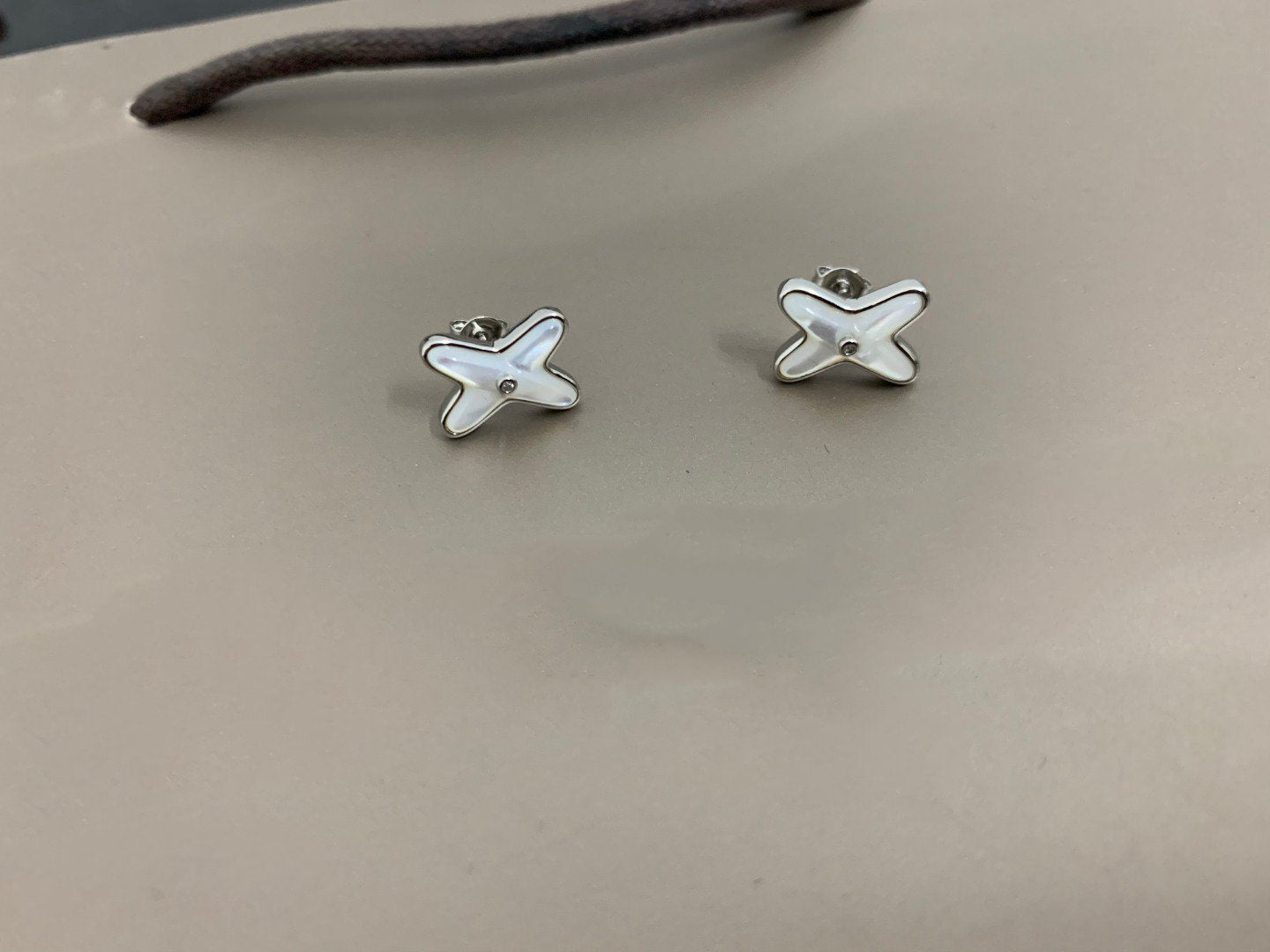 [Elite]JEUX DE WHITE MOP SILVER DIAMOND EARRINGS