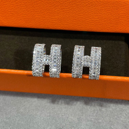 [Elite]H STUD EARRINGS WITH SILVER DIAMONDS